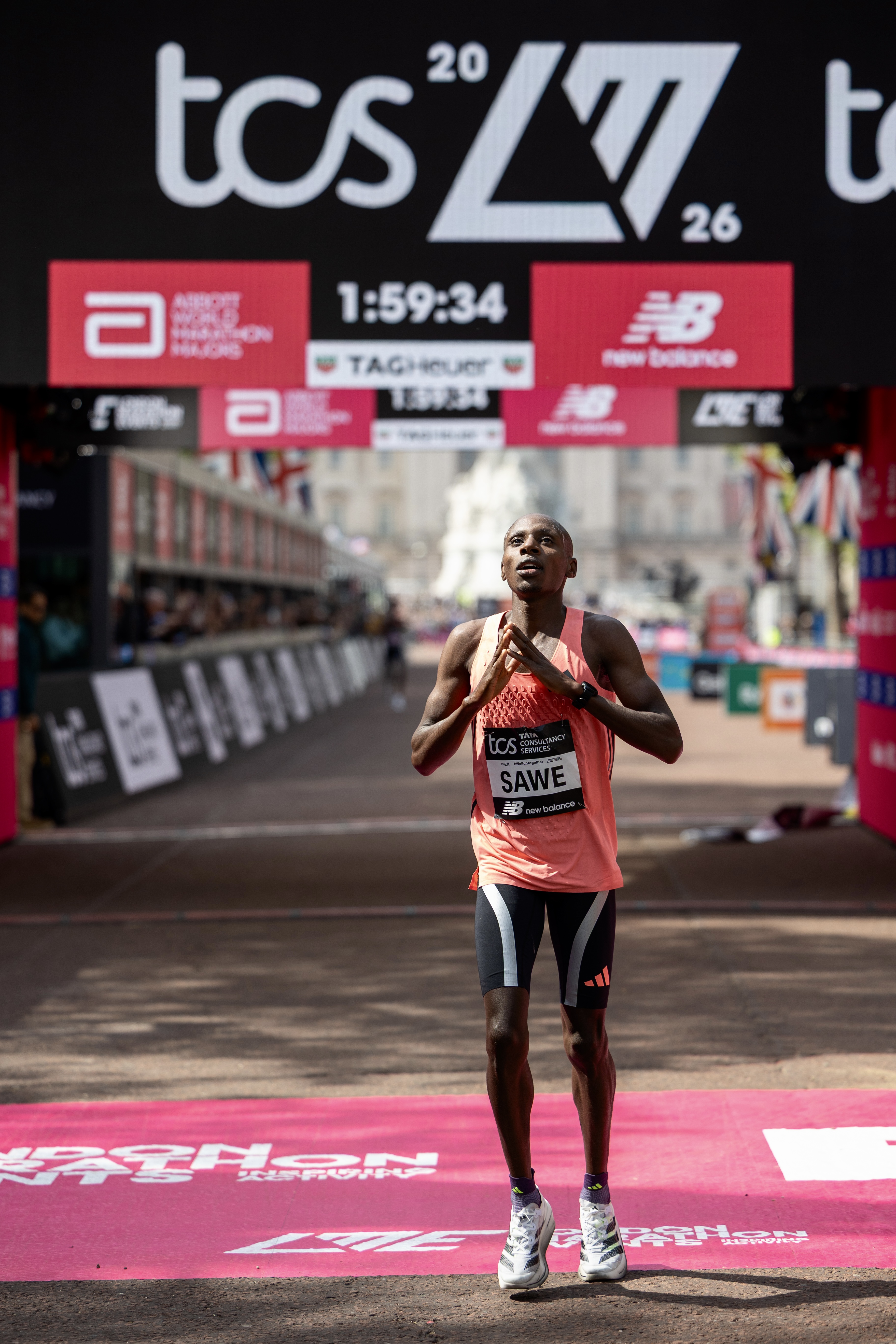 Sabastian Sawe crossing the finish line in 1:59:30, TCS London Marathon 2026